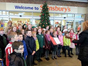 Choir sing for Sainsbury\'s
