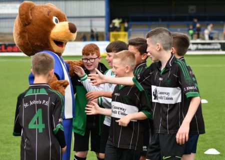 Doherty Cup Players meeting Benny the Bannsider at the end of the match